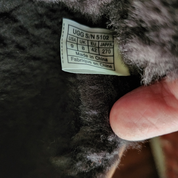 UGG Slippers - Picture 8 of 8